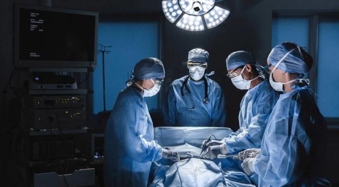 Пациентка умерла после двух пластических операций в частной клинике в Москве