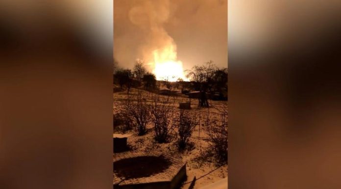 Полыхающий газопровод в Закарпатской области сняли на видео