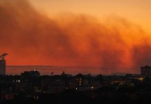 Пожар в Туапсе вспыхнул после серии взрывов и работы ПВО