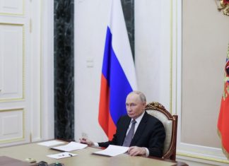 Путин заявил, что поддерживает расширение полномочий НКО