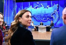 Россия проводила выборы, несмотря на попытки их сорвать, заявил Путин