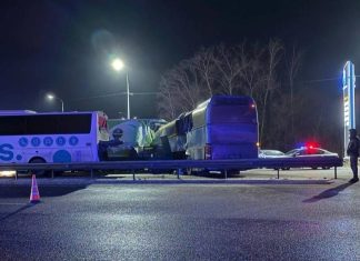 Шесть человек пострадали в цепной аварии с автобусом на трассе М-4 «Дон»