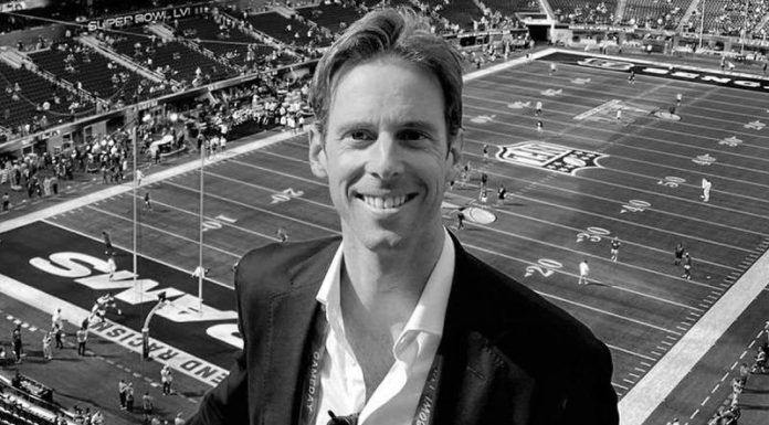 Телеведущий Маккензи-Макхарг трагически погиб в Лос-Анджелесе в 41 год