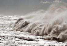 Трёхметровое цунами мчится к берегам Японии после мощного землетрясения