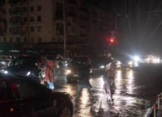 В Киеве зафиксированы отключения света, воды и отопления в нескольких районах