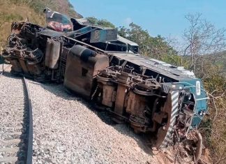 В Мексике при сходе поезда с рельсов погибли 13 человек