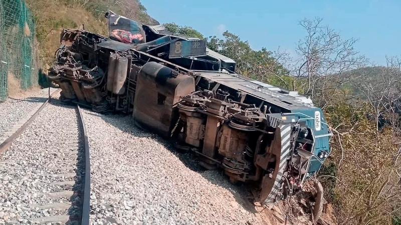 В Мексике при сходе поезда с рельсов погибли 13 человек