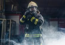 В Москве из-за возгорания электрокабеля из жилого дома эвакуировали 40 человек