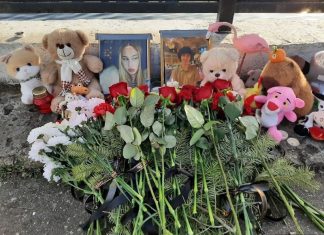 В Саратове появился мемориал на месте обнаружения тел молодой пары