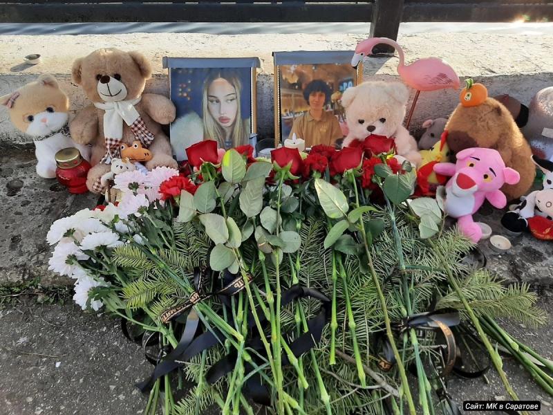В Саратове появился мемориал на месте обнаружения тел молодой пары
