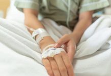 Выжившую при атаке ВСУ девочку из Севастополя доставили на ИВЛ в Москву