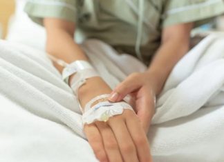 Выжившую при атаке ВСУ девочку из Севастополя доставили на ИВЛ в Москву