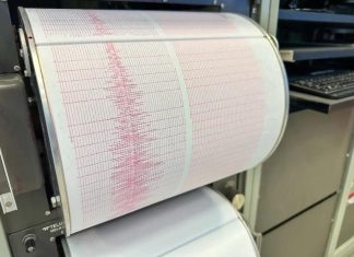 Землетрясение магнитудой 6,7 произошло на севере Японии, объявлена угроза цунами