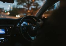 Жену депутата из Крыма обвинили в езде на BMW с откидными номерами