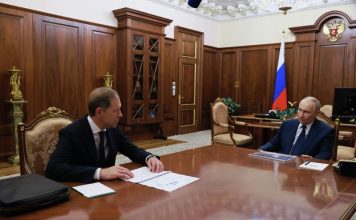 Мантуров рассказал Путину о росте ОПК и обрабатывающей промышленности