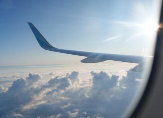 Пассажиры южнокорейского рейса пострадали из-за возгорания пауэрбанка в небе