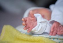 Пьяный младенец родился у матери-алкоголички