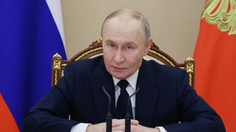 Путин поручил повысить эффективность управления технологической политикой