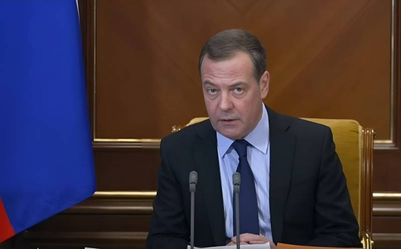Медведев: территории по обоим берегам Днепра – неотъемлемая часть России