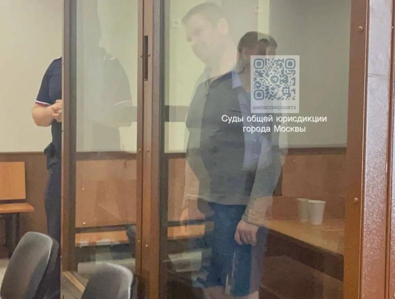 На 2 месяца арестован москвич, который заколол нового парня экс-супруги катаной