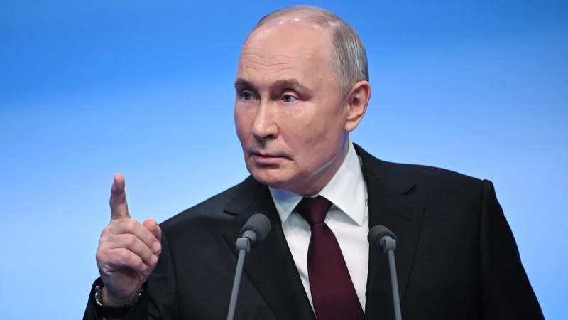 Путин: любая партия с иным мнением на Западе объявляется агентом Кремля